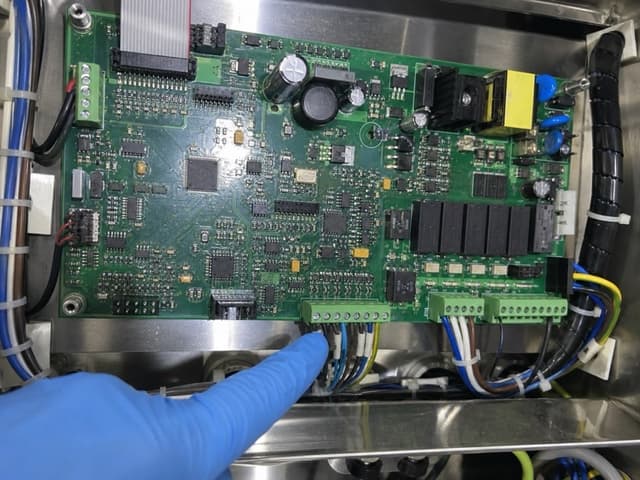 Control board with the relay bank, from the thread “False rejects after a format change” on Unit 1 · Berlin